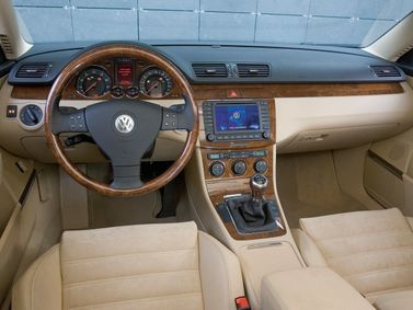 Volkswagen Passat B6، سيدان — لوحة القيادة