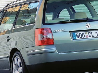 Volkswagen Passat عملية فيس ليفت B5، واجون 5 أبواب — منظر خلفي أيسر