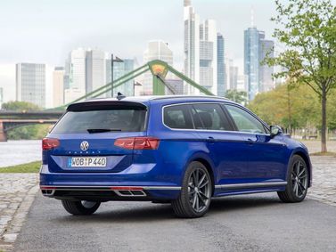 Volkswagen Passat عملية فيس ليفت B8، واجون 5 أبواب — منظر خلفي أيمن