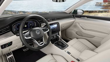 Volkswagen Passat عملية فيس ليفت B8، واجون 5 أبواب Alltrack — منطقة السائق