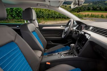 Volkswagen Passat B8 Facelift, Sedan — driver's area