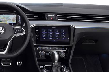 Volkswagen Passat B8 Facelift, Sedan — dashboard