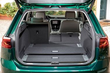 Volkswagen Passat عملية فيس ليفت B8، واجون 5 أبواب Alltrack — حجرة الأمتعة