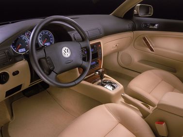 Volkswagen Passat B5، سيدان — منطقة السائق
