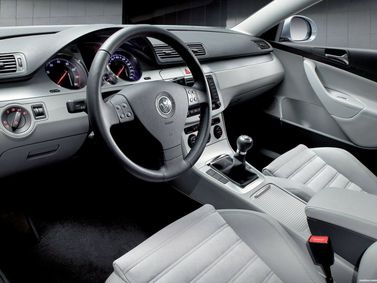 Volkswagen Passat B6، سيدان — منطقة السائق