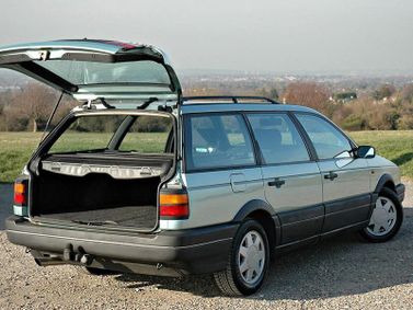 Volkswagen Passat B3، واجون 5 أبواب — منظر خلفي أيمن