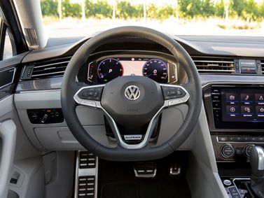 Volkswagen Passat عملية فيس ليفت B8، واجون 5 أبواب Alltrack — عجلة القيادة
