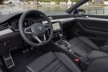 Volkswagen Passat عملية فيس ليفت B8، واجون 5 أبواب — لوحة القيادة