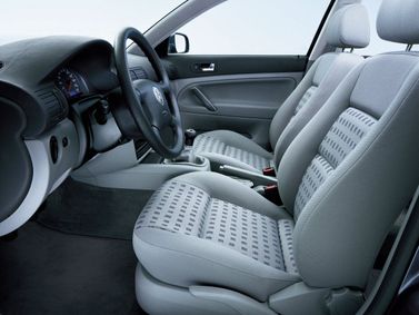 Volkswagen Passat عملية فيس ليفت B5، سيدان — منطقة السائق