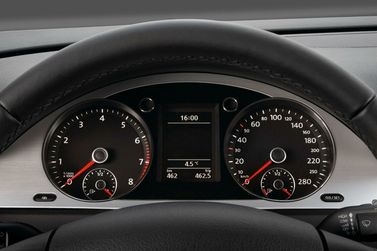 Volkswagen Passat B6، واجون 5 أبواب — لوحة العدادات