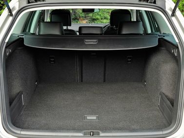 Volkswagen Passat B7، واجون 5 أبواب Alltrack — حجرة الأمتعة