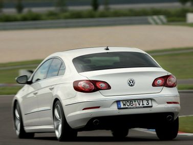 Volkswagen Passat CC I، سيدان — منظر خلفي أيسر