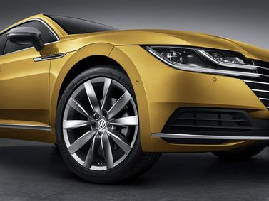Volkswagen Passat CC ثانياً، ليفتباك — منظر أمامي أيسر