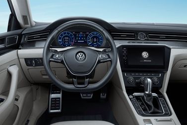 Volkswagen Passat CC ثانياً، ليفتباك — منطقة السائق