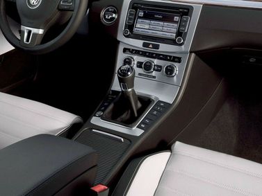 Volkswagen Passat CC أنا فيس ليفت، سيدان — الكونسول الوسطي