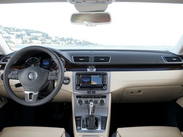 Volkswagen Passat CC أنا فيس ليفت، سيدان — لوحة القيادة