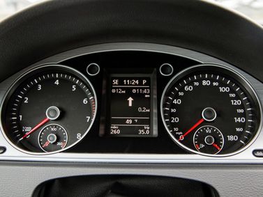 Volkswagen Passat CC أنا فيس ليفت، سيدان — لوحة العدادات