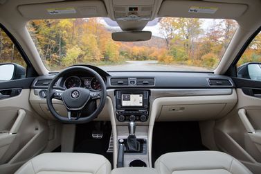 Volkswagen Passat (North America and China) أنا فيس ليفت، سيدان — لوحة القيادة