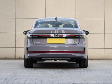 Volkswagen Passat (North America and China) المحترف الأول، سيدان ePro — منظر خلفي
