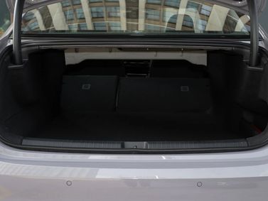 Volkswagen Passat (North America and China) المحترف الأول، سيدان ePro — حجرة الأمتعة