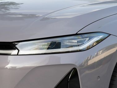 Volkswagen Passat (North America and China) المحترف الأول، سيدان ePro — المصباح الأمامي