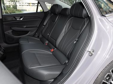 Volkswagen Passat (North America and China) المحترف الأول، سيدان ePro — المقاعد الخلفية