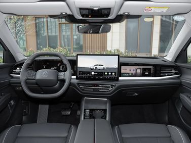 Volkswagen Passat (North America and China) المحترف الأول، سيدان ePro — منطقة السائق