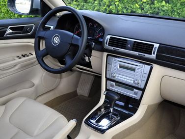 Volkswagen Passat (North America and China) فيس ليفت لينجيو، سيدان — منطقة السائق
