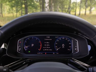 Volkswagen Polo سادساً، ليفتباك — لوحة العدادات