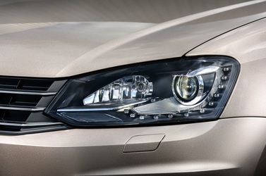 Volkswagen Polo فيس ليفت V، سيدان — المصباح الأمامي