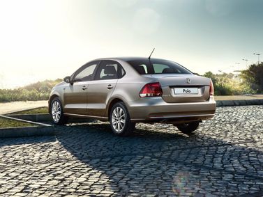 Volkswagen Polo فيس ليفت V، سيدان — منظر خلفي أيمن