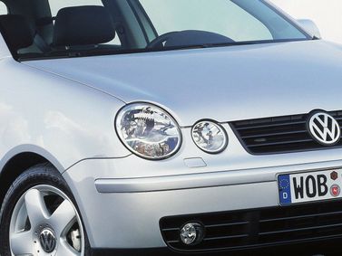 Volkswagen Polo رابعاً، هاتشباك 3 أبواب — منظر أمامي أيمن