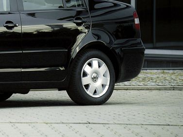 Volkswagen Polo IV, Sedan — left side view