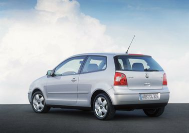 Volkswagen Polo رابعاً، هاتشباك 3 أبواب — منظر خلفي أيسر