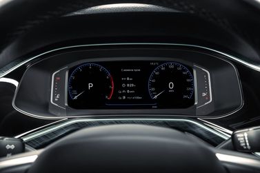 Volkswagen Polo سادساً، ليفتباك — لوحة العدادات