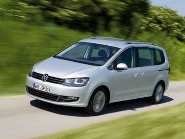 Volkswagen Sharan II, Минивэн — вид спереди справа