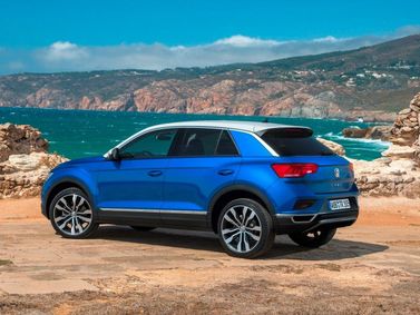 Volkswagen T-Roc I، دفع رباعي 5 أبواب — منظر خلفي أيمن
