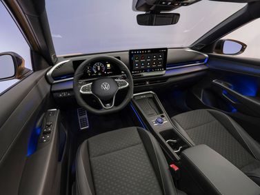 Volkswagen T-Roc ثانياً، دفع رباعي 5 أبواب — منطقة السائق