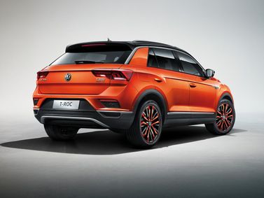 Volkswagen T-Roc I (السوق الصينية)، دفع رباعي 5 أبواب — منظر خلفي بزاوية ثلاثة أرباع