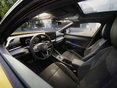 Volkswagen T-Roc ثانياً، دفع رباعي 5 أبواب — منطقة السائق