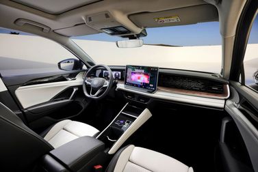 Volkswagen Tayron II (سوق الاتحاد الأوروبي)، دفع رباعي 5 أبواب — منظر عام للمقصورة