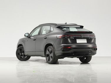 Volkswagen Tayron أنا فيس ليفت، دفع رباعي 5 أبواب X — منظر خلفي بزاوية ثلاثة أرباع
