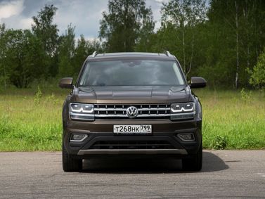 Volkswagen Teramont I، دفع رباعي 5 أبواب — منظر أمامي