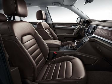 Volkswagen Teramont I، دفع رباعي 5 أبواب — منظر عام للمقصورة