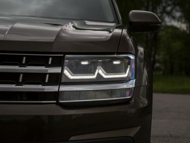 Volkswagen Teramont I، دفع رباعي 5 أبواب — المصباح الأمامي