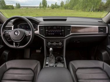 Volkswagen Teramont I، دفع رباعي 5 أبواب — لوحة القيادة