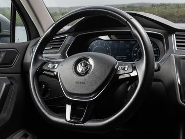 Volkswagen Tiguan ثانياً، دفع رباعي 5 أبواب — عجلة القيادة