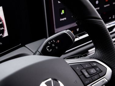 Volkswagen Tiguan ثالثاً، دفع رباعي 5 أبواب — محدد ناقل الحركة