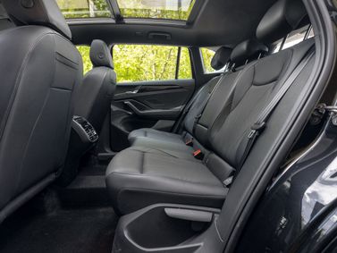 Volkswagen Tiguan III (السوق الصينية)، دفع رباعي 5 أبواب L Pro — المقاعد الخلفية