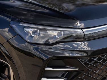 Volkswagen Tiguan III (السوق الصينية)، دفع رباعي 5 أبواب L Pro — المصباح الأمامي